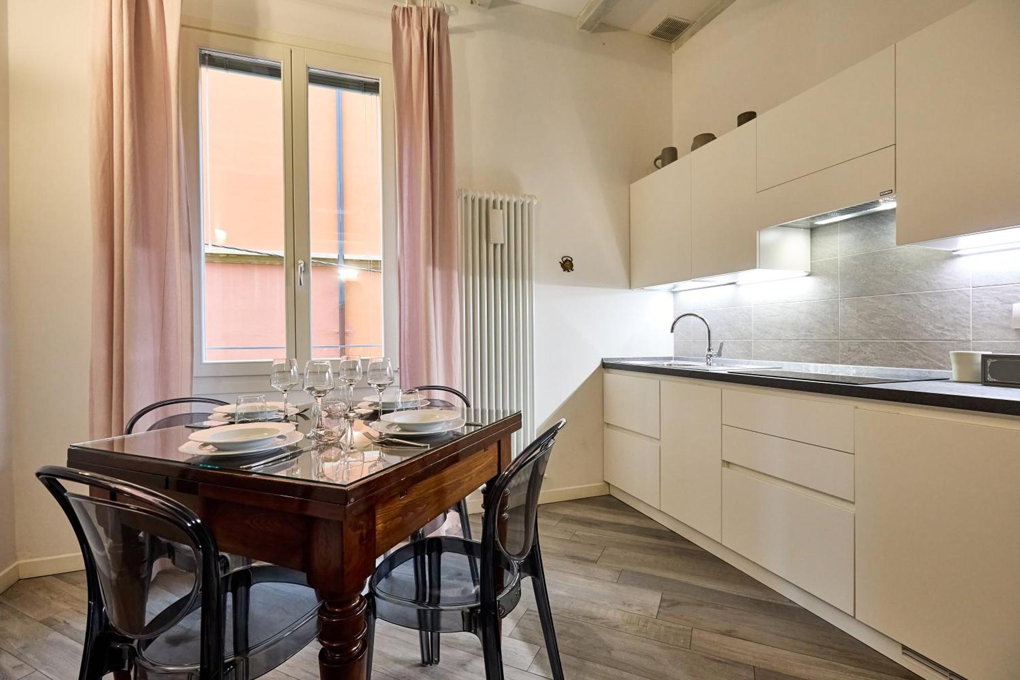La Torre Lunga -Smart Working- 150 M Dalle-From Due Torri-Two Towers 博洛尼亚 外观 照片