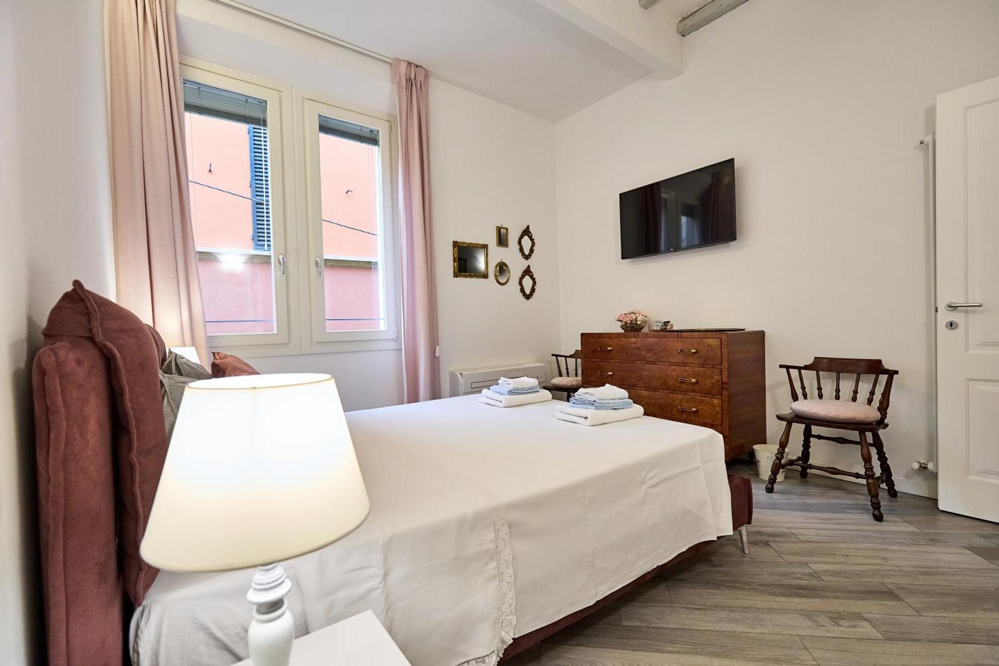 La Torre Lunga -Smart Working- 150 M Dalle-From Due Torri-Two Towers 博洛尼亚 外观 照片
