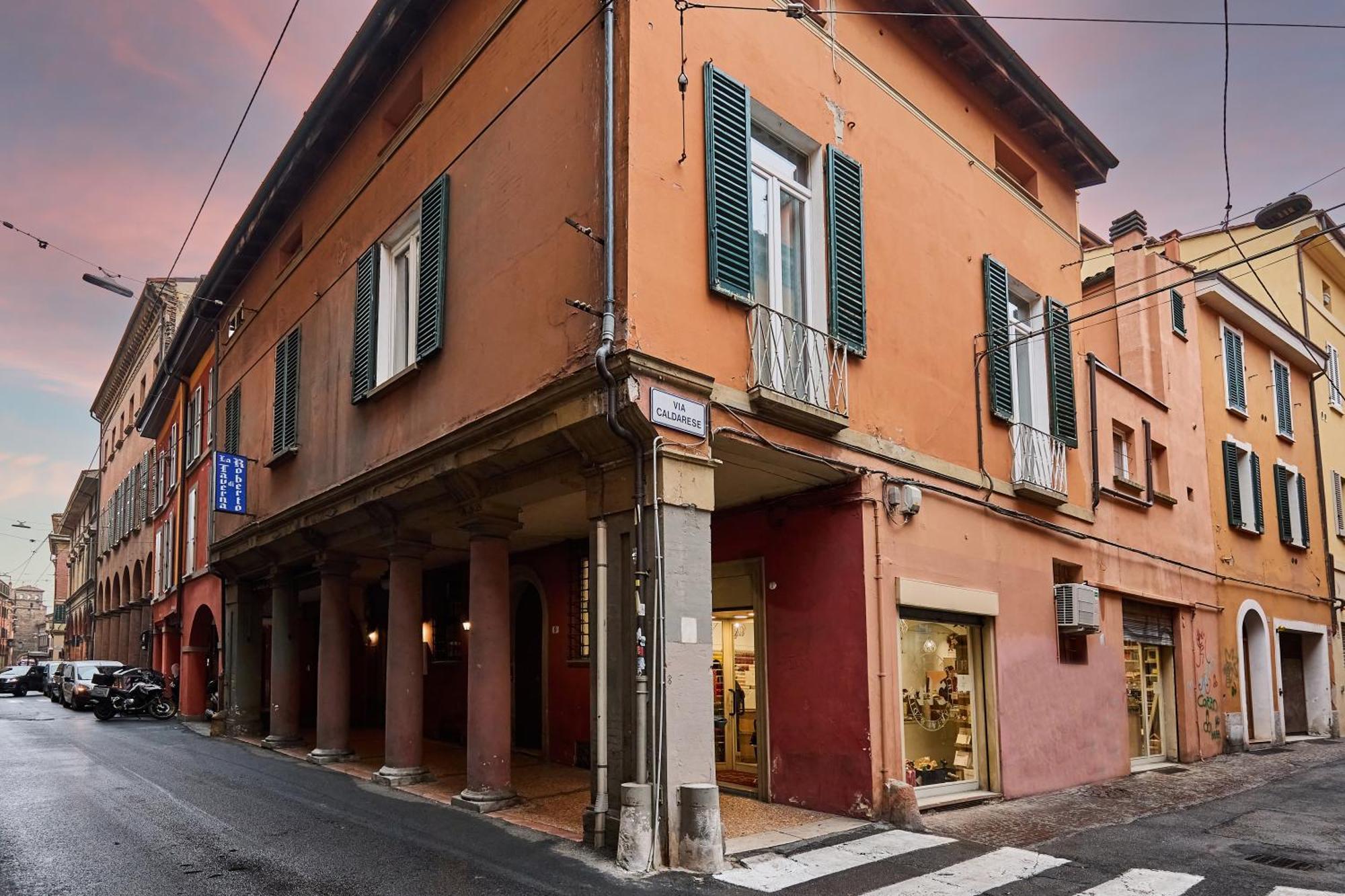 La Torre Lunga -Smart Working- 150 M Dalle-From Due Torri-Two Towers 博洛尼亚 外观 照片